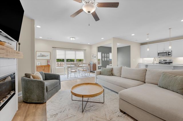 585 Oakvale Ln, Mount Juliet, TN 37122