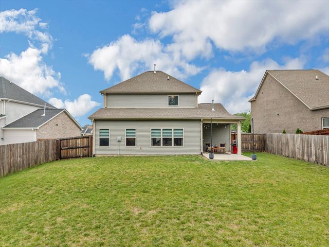 585 Oakvale Ln, Mount Juliet, TN 37122