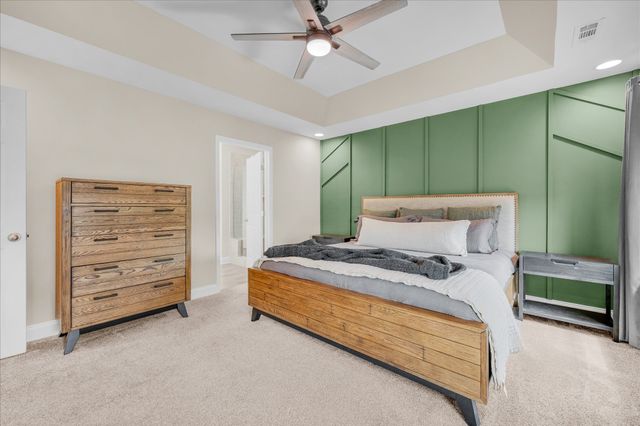 585 Oakvale Ln, Mount Juliet, TN 37122
