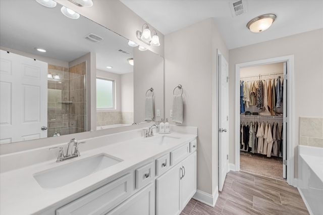 585 Oakvale Ln, Mount Juliet, TN 37122