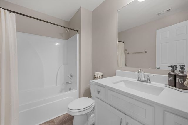 585 Oakvale Ln, Mount Juliet, TN 37122