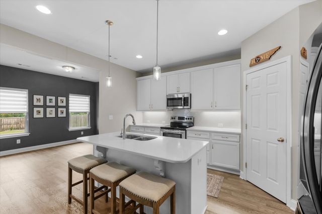 585 Oakvale Ln, Mount Juliet, TN 37122