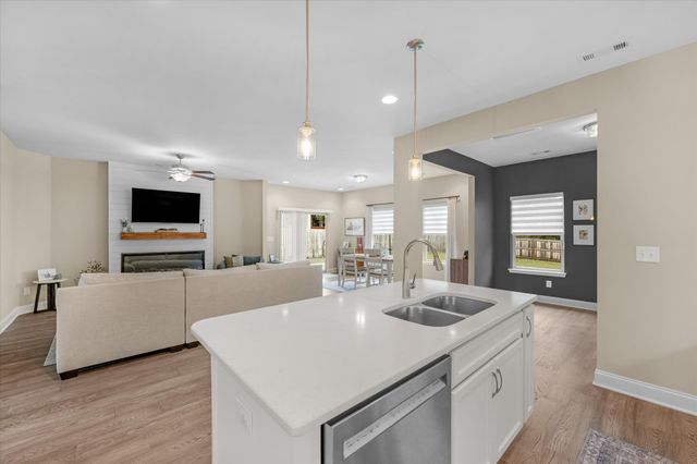 585 Oakvale Ln, Mount Juliet, TN 37122