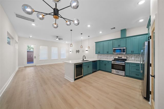 1411 Bayou Street, Houston, TX 77020