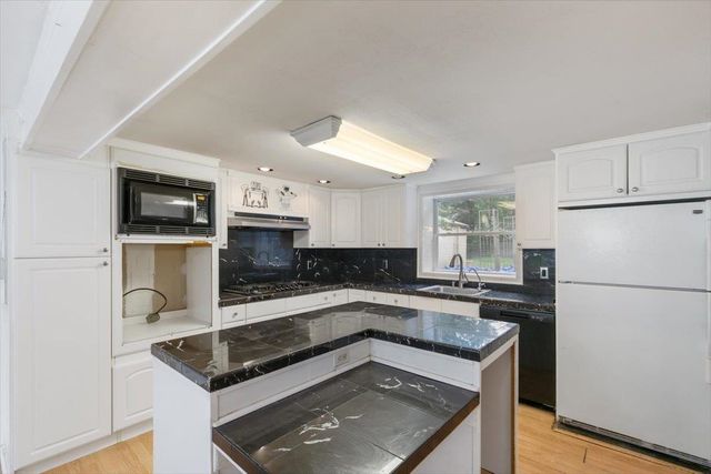 14 Dyer Avenue, Salem, NH 03079