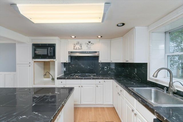 14 Dyer Avenue, Salem, NH 03079
