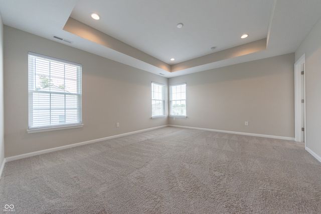 7042 Pinnacle Drive, Columbus, IN 47201