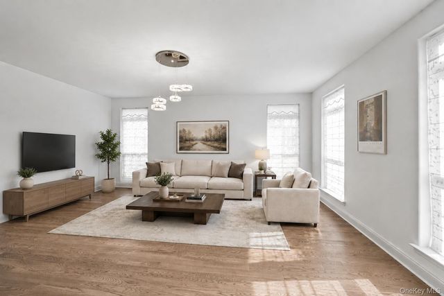 29 Hamlet Woods Drive, Saint James, NY 11780