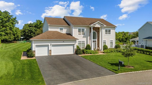 29 Hamlet Woods Drive, Saint James, NY 11780