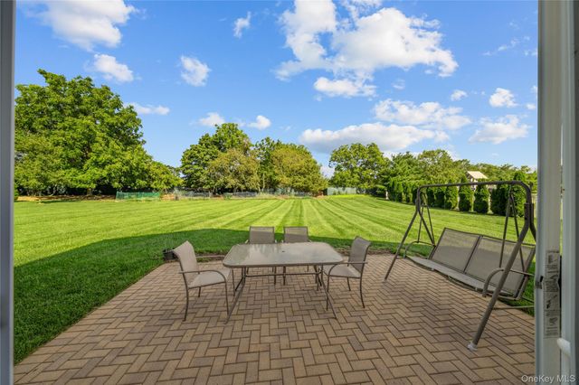 29 Hamlet Woods Drive, Saint James, NY 11780