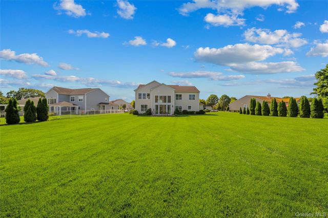 29 Hamlet Woods Drive, Saint James, NY 11780