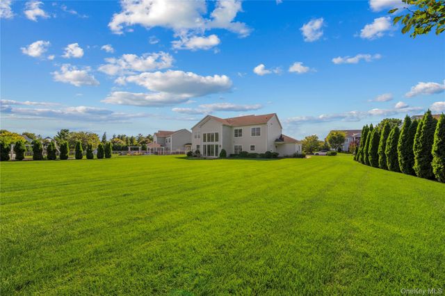 29 Hamlet Woods Drive, Saint James, NY 11780