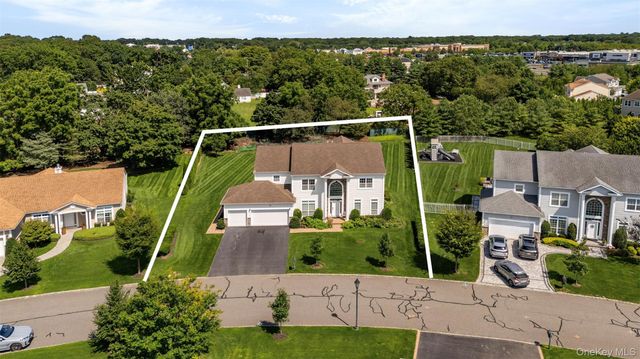 29 Hamlet Woods Drive, Saint James, NY 11780