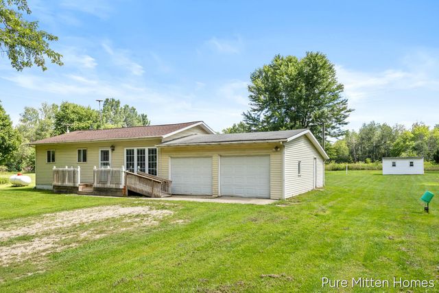 6118 N Hawley Highway, Belding, MI 48809