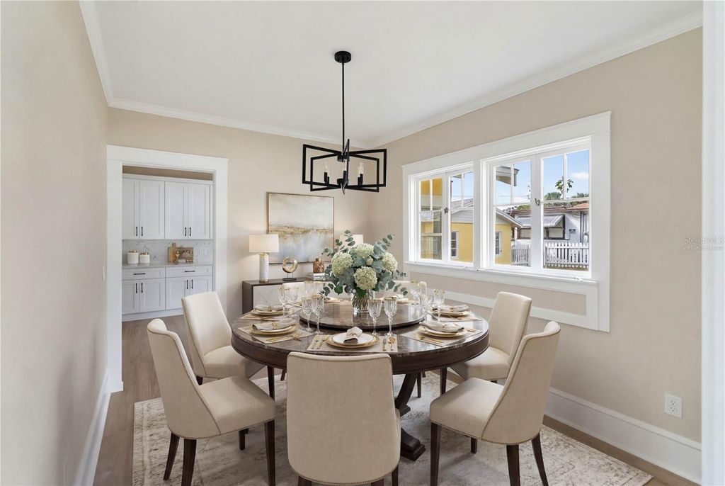 Image 13 of property listing at 1715 6TH AVENUE W, Bradenton, FL 34205