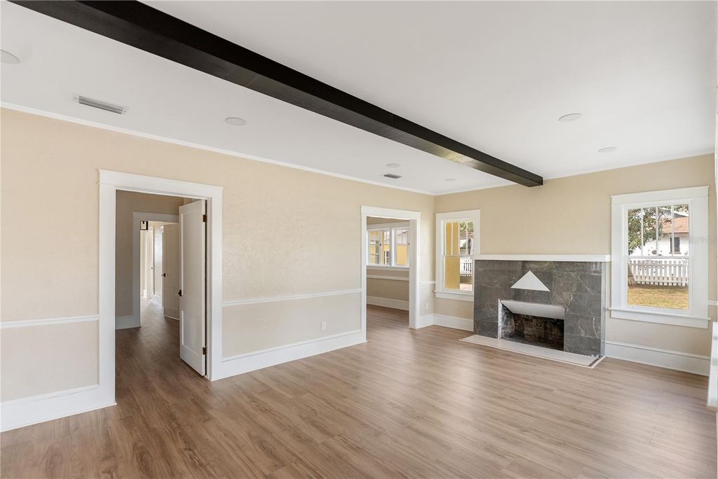 Image 22 of property listing at 1715 6TH AVENUE W, Bradenton, FL 34205