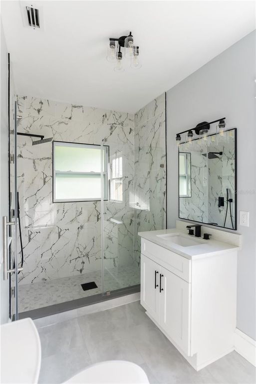 Image 25 of property listing at 1715 6TH AVENUE W, Bradenton, FL 34205