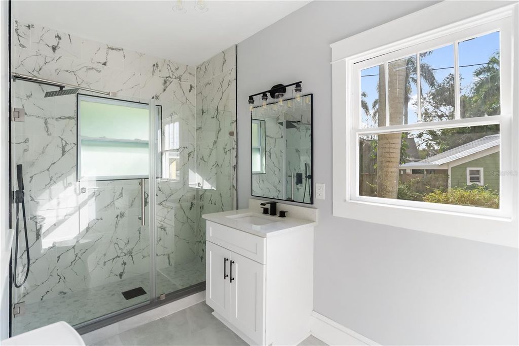 Image 28 of property listing at 1715 6TH AVENUE W, Bradenton, FL 34205