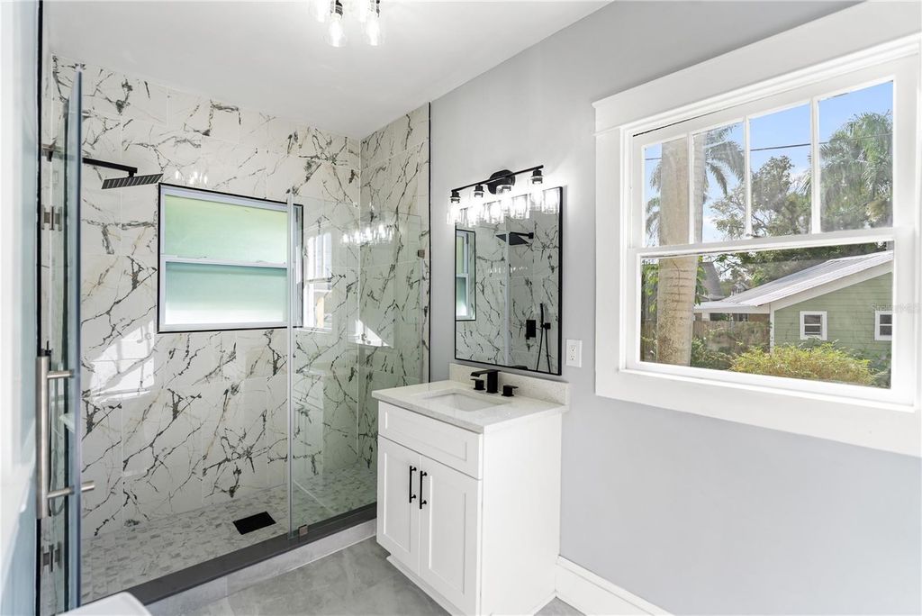 Image 30 of property listing at 1715 6TH AVENUE W, Bradenton, FL 34205