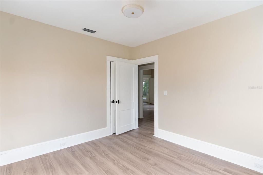 Image 31 of property listing at 1715 6TH AVENUE W, Bradenton, FL 34205