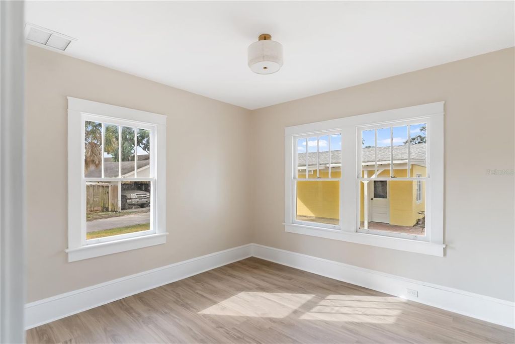 Image 33 of property listing at 1715 6TH AVENUE W, Bradenton, FL 34205