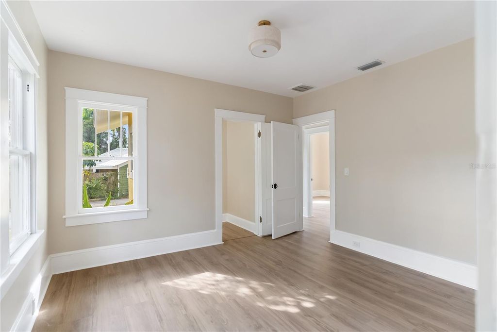 Image 35 of property listing at 1715 6TH AVENUE W, Bradenton, FL 34205