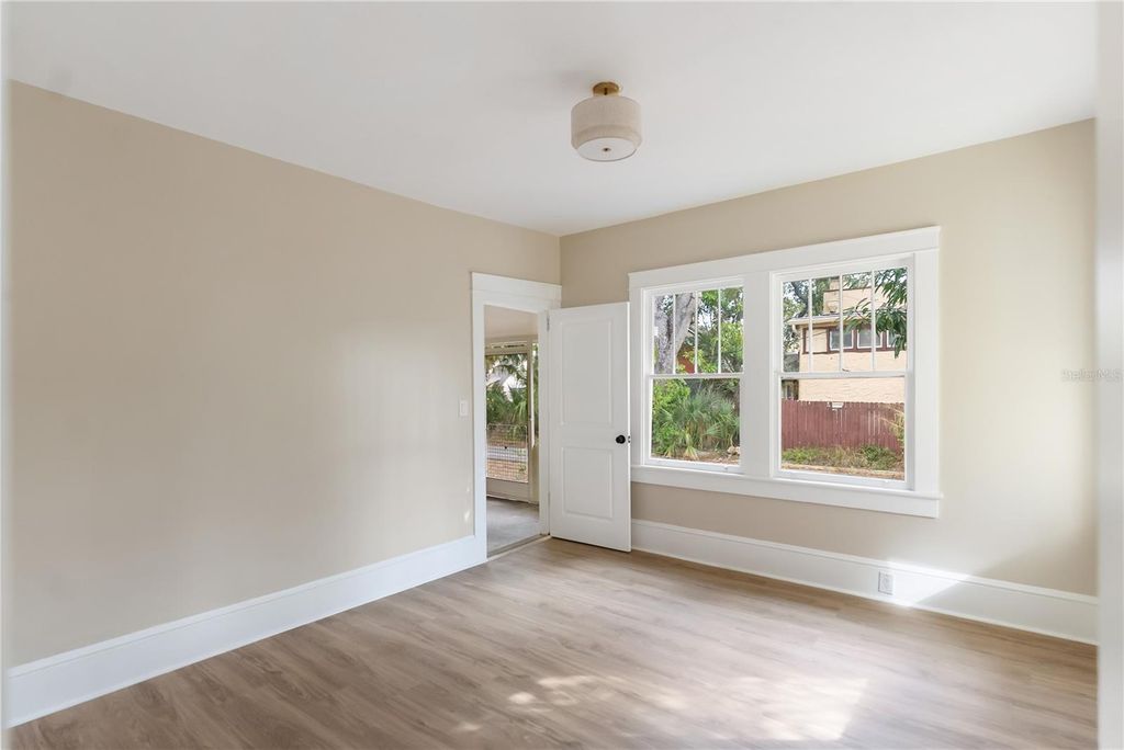 Image 37 of property listing at 1715 6TH AVENUE W, Bradenton, FL 34205