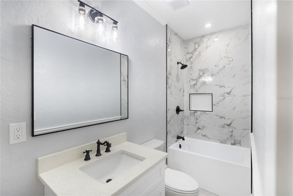 Image 40 of property listing at 1715 6TH AVENUE W, Bradenton, FL 34205