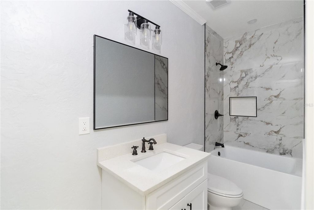 Image 41 of property listing at 1715 6TH AVENUE W, Bradenton, FL 34205