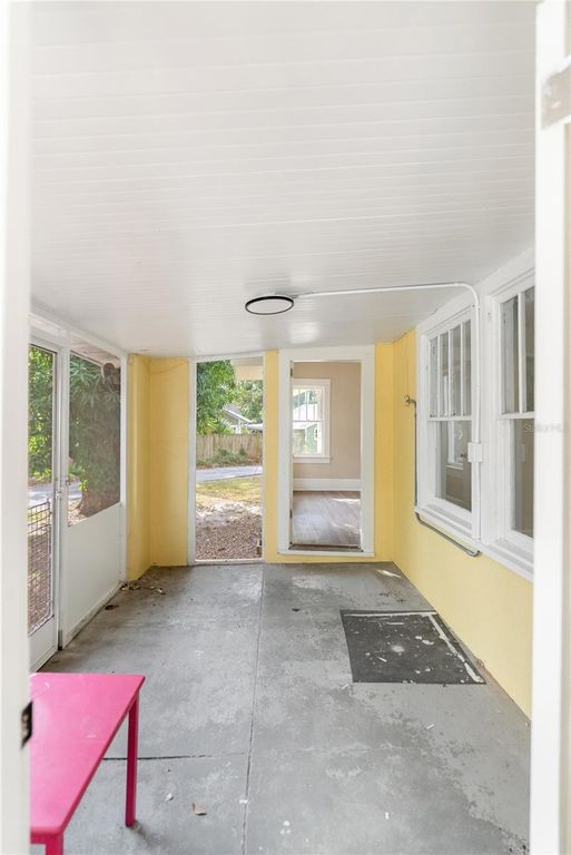 Image 49 of property listing at 1715 6TH AVENUE W, Bradenton, FL 34205