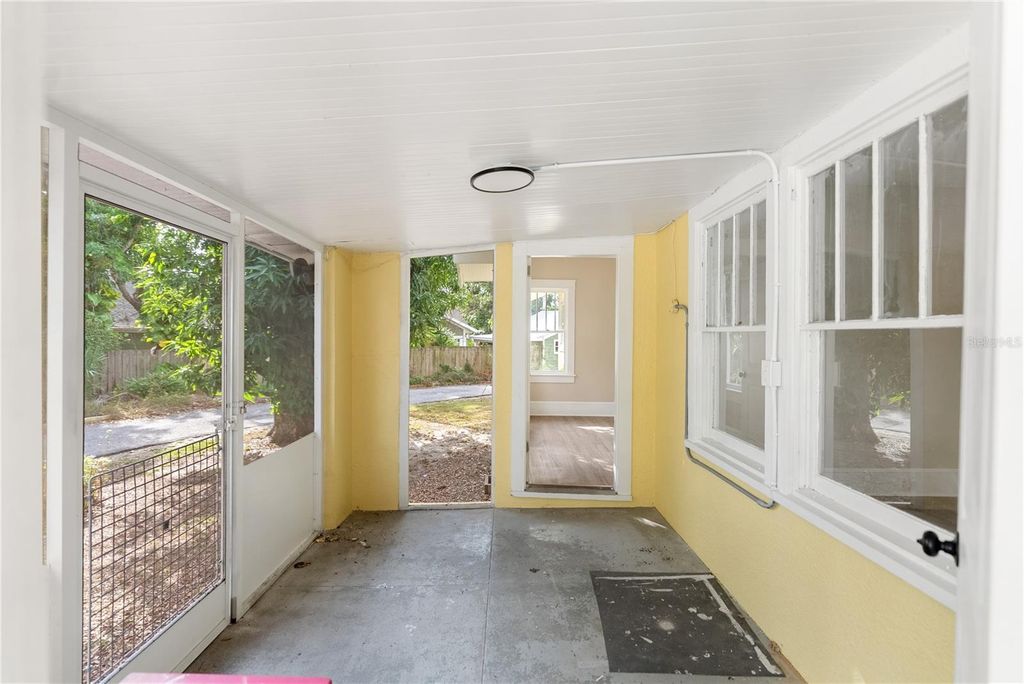 Image 50 of property listing at 1715 6TH AVENUE W, Bradenton, FL 34205