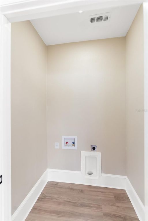 Image 52 of property listing at 1715 6TH AVENUE W, Bradenton, FL 34205