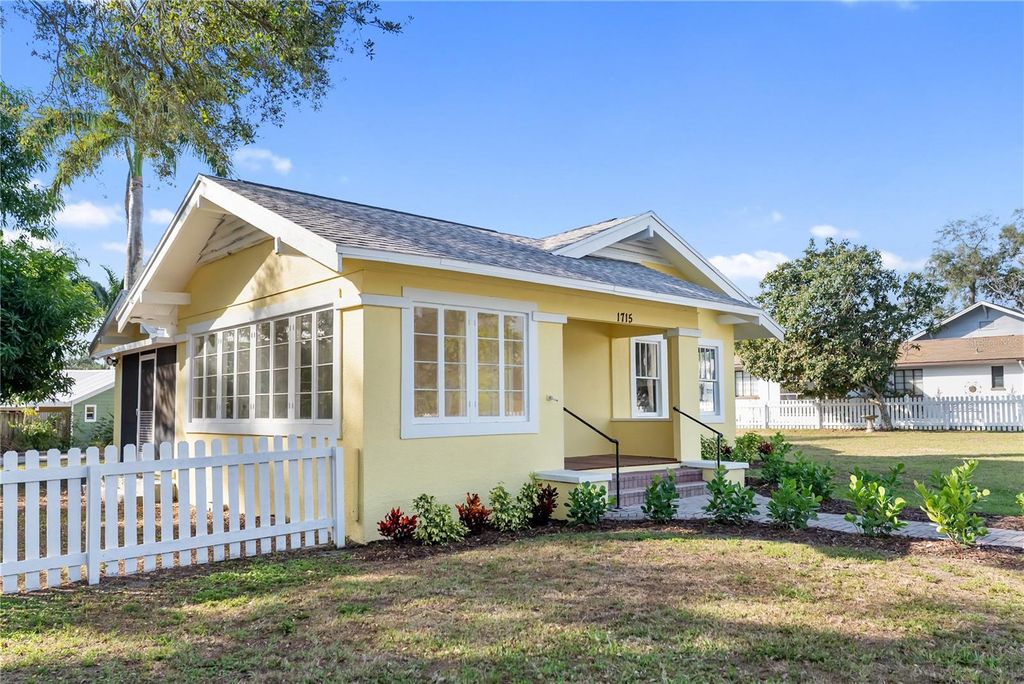 Image 53 of property listing at 1715 6TH AVENUE W, Bradenton, FL 34205