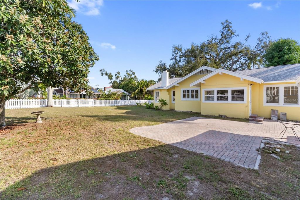 Image 55 of property listing at 1715 6TH AVENUE W, Bradenton, FL 34205
