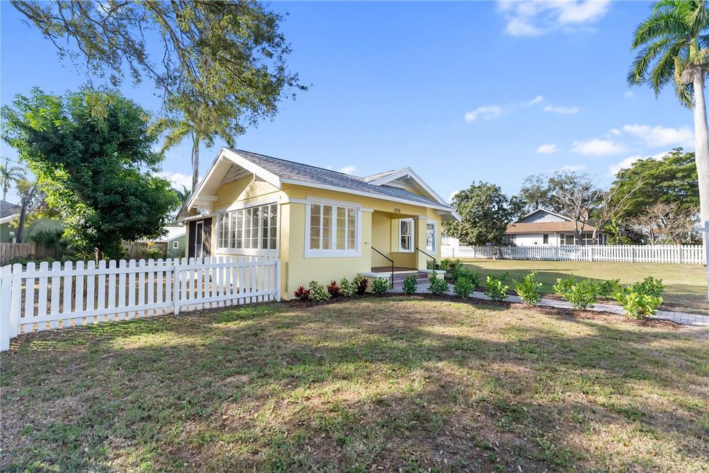 Image 56 of property listing at 1715 6TH AVENUE W, Bradenton, FL 34205