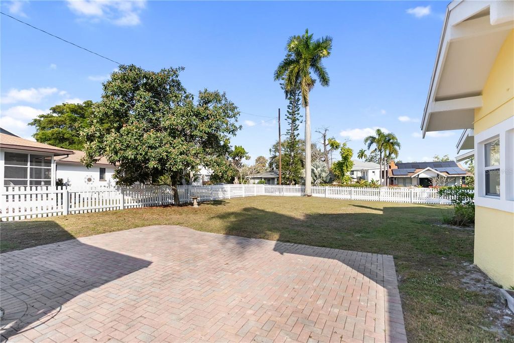 Image 63 of property listing at 1715 6TH AVENUE W, Bradenton, FL 34205