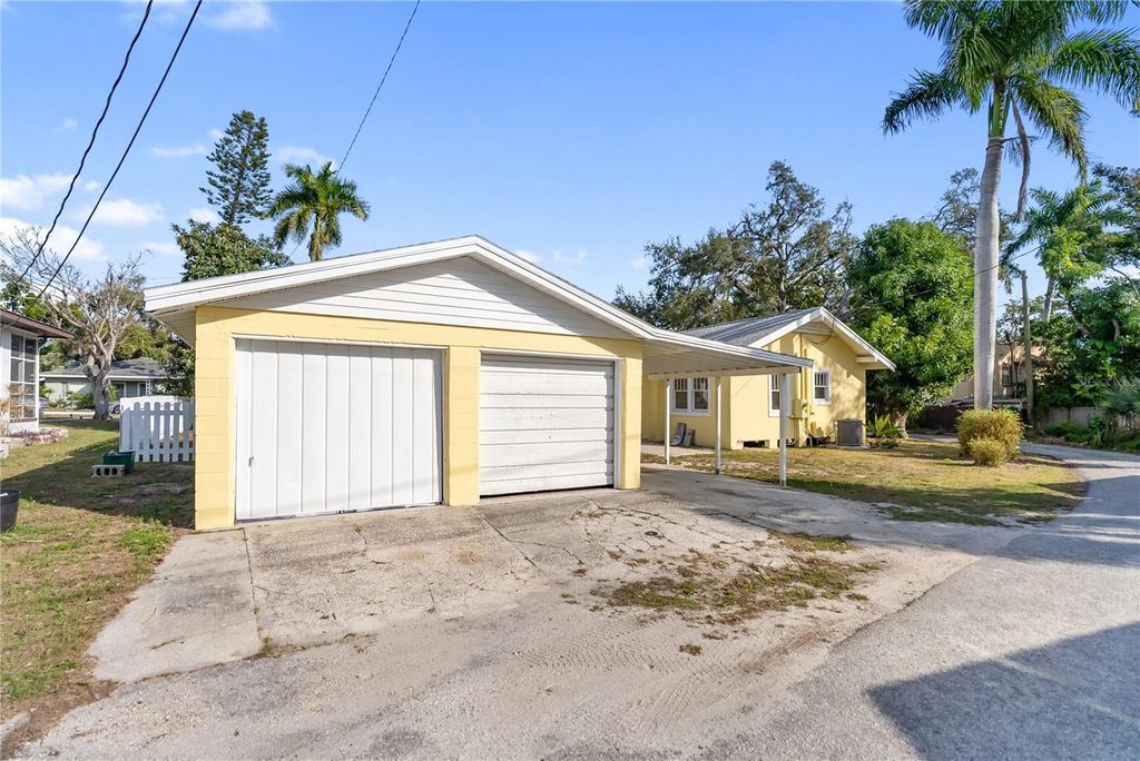 Image 65 of property listing at 1715 6TH AVENUE W, Bradenton, FL 34205