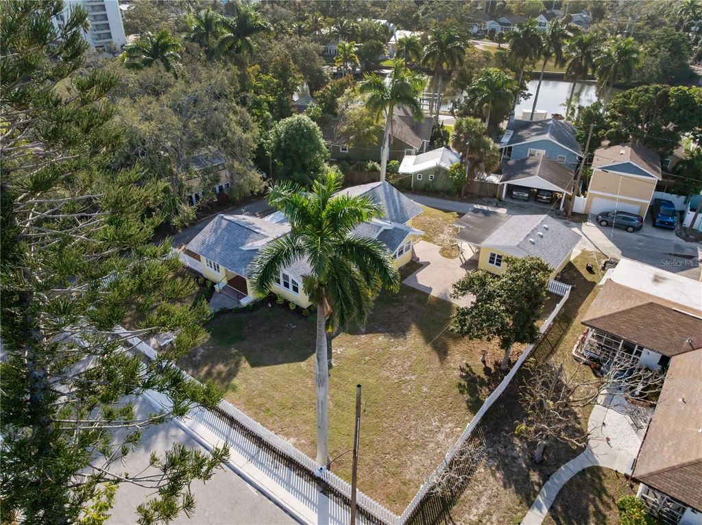 Image 66 of property listing at 1715 6TH AVENUE W, Bradenton, FL 34205