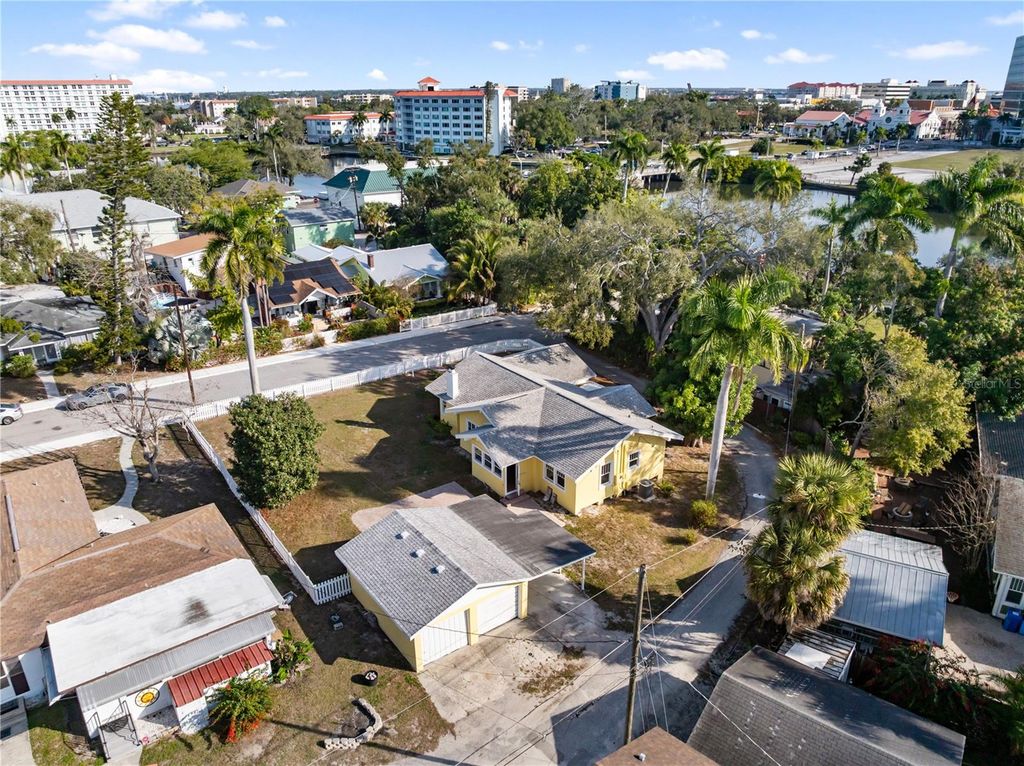 Image 67 of property listing at 1715 6TH AVENUE W, Bradenton, FL 34205