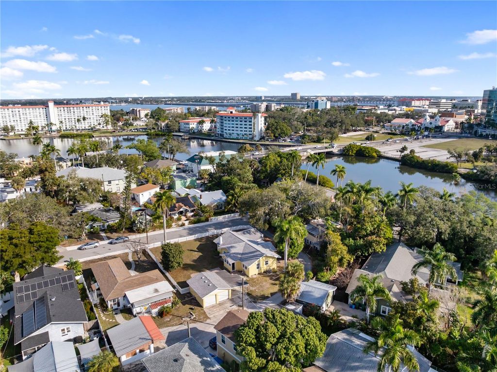 Image 72 of property listing at 1715 6TH AVENUE W, Bradenton, FL 34205