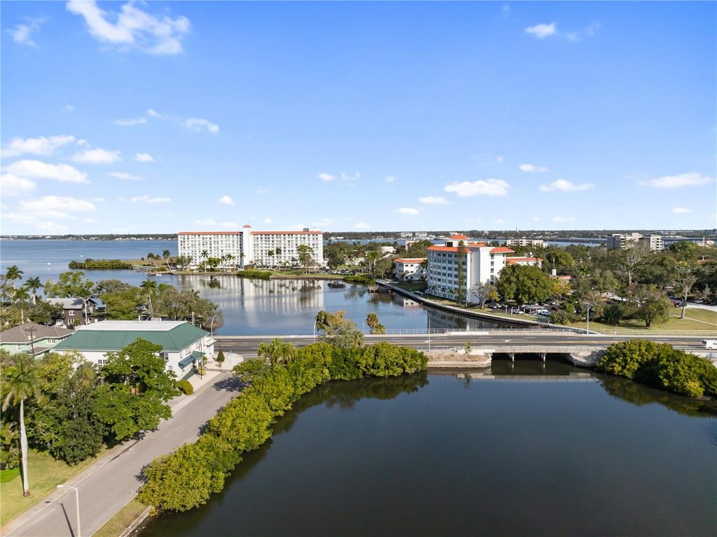 Image 74 of property listing at 1715 6TH AVENUE W, Bradenton, FL 34205