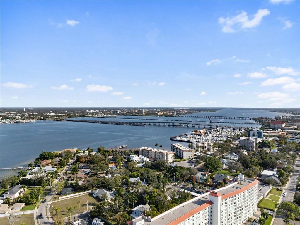 Image 75 of property listing at 1715 6TH AVENUE W, Bradenton, FL 34205