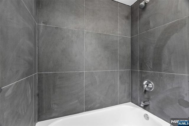 232 4th Street, Newark, NJ 07107
