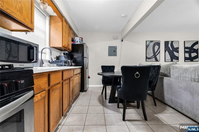 232 4th Street, Newark, NJ 07107