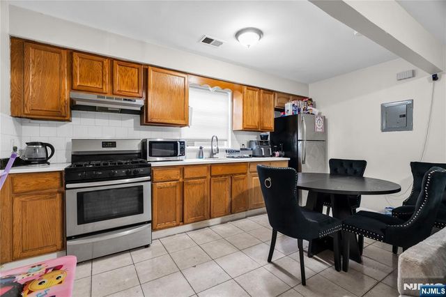 232 4th Street, Newark, NJ 07107
