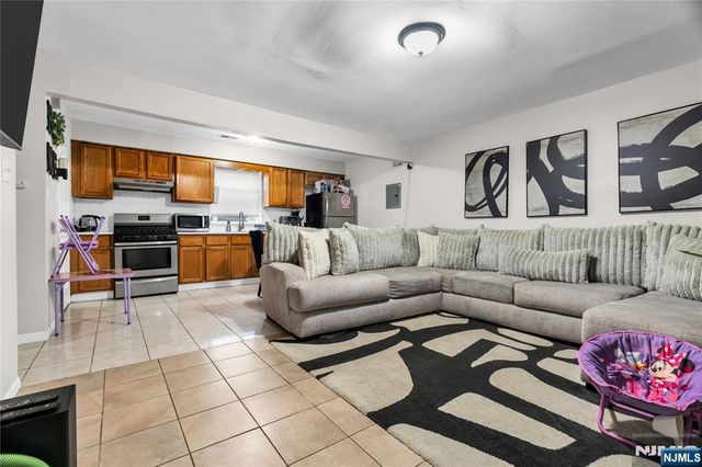 232 4th Street, Newark, NJ 07107