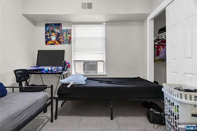 232 4th Street, Newark, NJ 07107