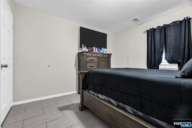 232 4th Street, Newark, NJ 07107