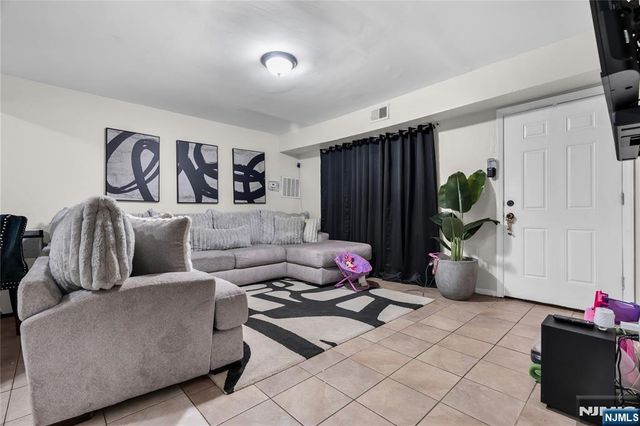 232 4th Street, Newark, NJ 07107