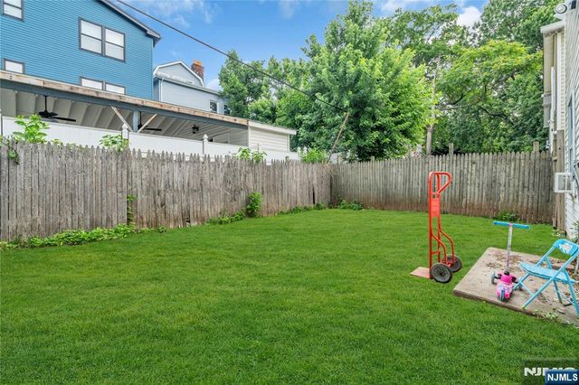 232 4th Street, Newark, NJ 07107